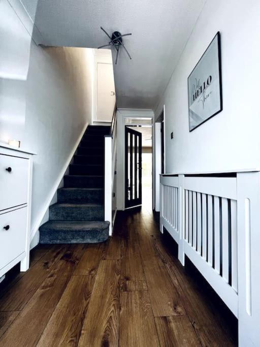Entire Modern House In Tamworth - 2 Double Beds + Free Parking Villa ภายนอก รูปภาพ