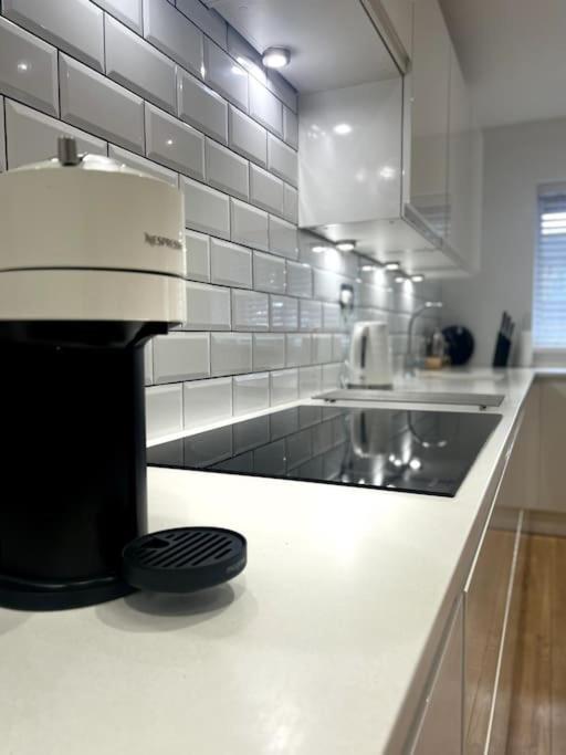 Entire Modern House In Tamworth - 2 Double Beds + Free Parking Villa ภายนอก รูปภาพ