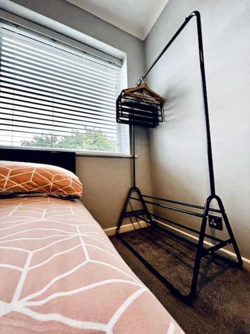Entire Modern House In Tamworth - 2 Double Beds + Free Parking Villa ภายนอก รูปภาพ